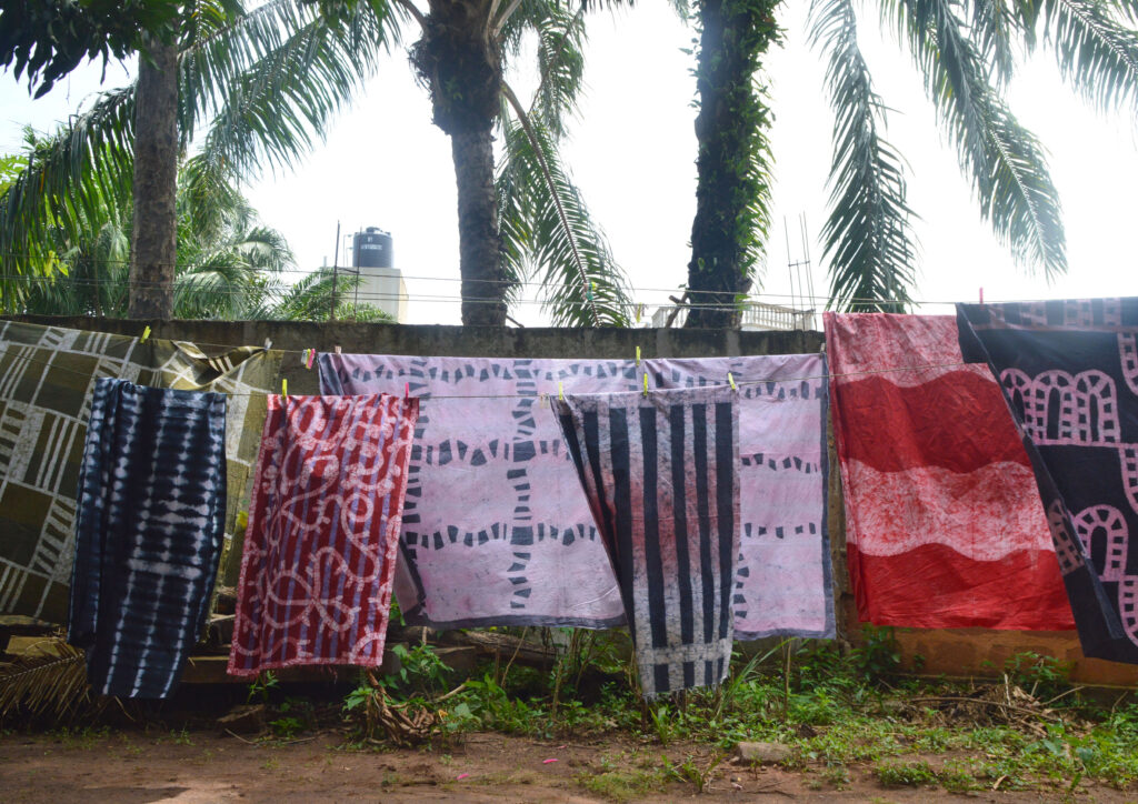 « Les bati-coeurs » dyed fabrics, cotton, variable dimensions, 2018.